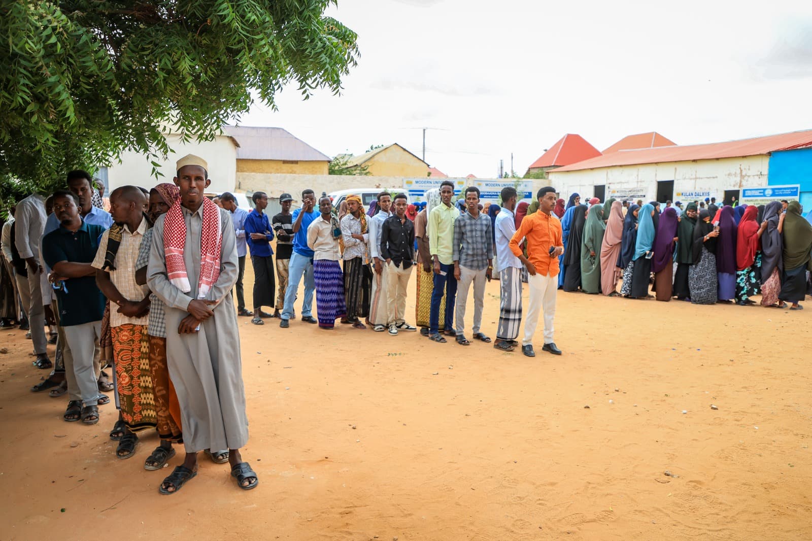 In ka badan 270,000 qof oo codkooda ka dhiibanaya doorashada Galmudug 