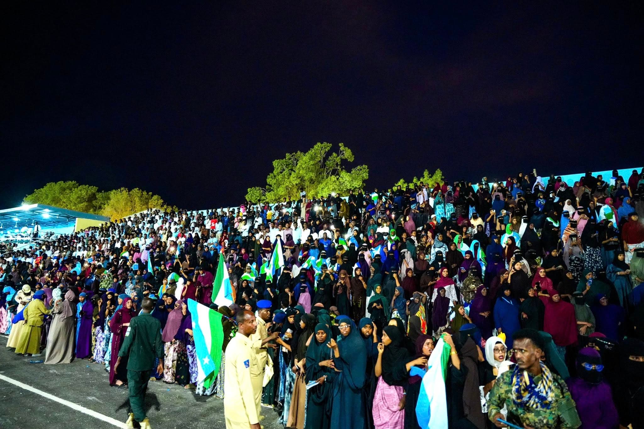 Dadwaynaha kasoo qeybgalay furitaanka garoonka 