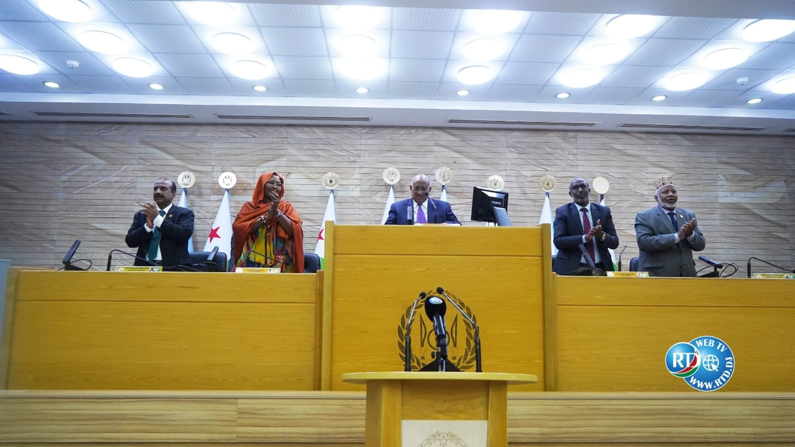 Baarlamaanka Jabuuti oo ansixiyay dib-u-habeyn dastuurka, iyadoo la tirtiray xadka da'da ugu sarreysa ee madaxweynayaasha, si Madaxweyne Ismaaciil Cumar Geelle uu u tartamo mar kale doorashada.