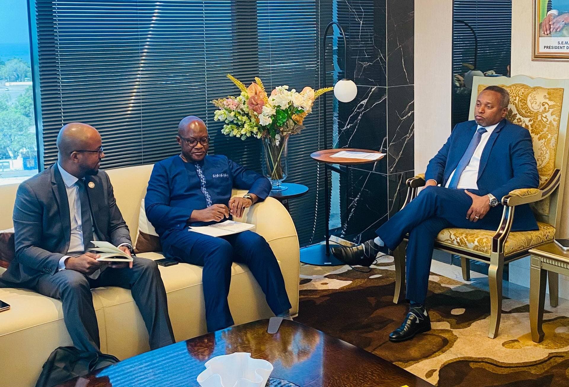 Jabuuti oo qorsheyneysa dhismaha warshad sifeynaysa shidaalka