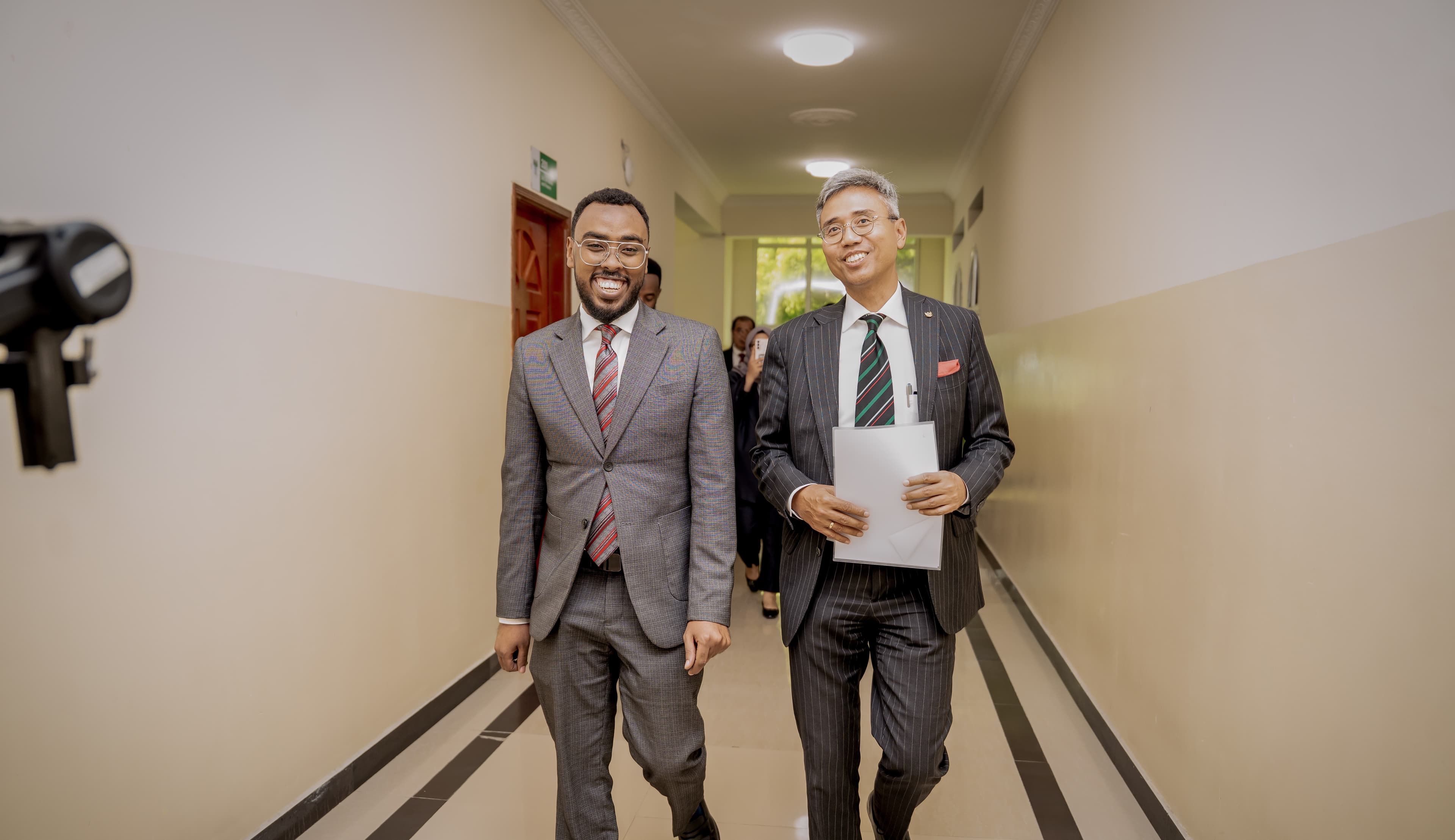 Safiirka Indonesia oo booqday Jaamacadda Hormuud si loo xoojiyo iskaashiga tacliinta iyo cilmi-baarista
