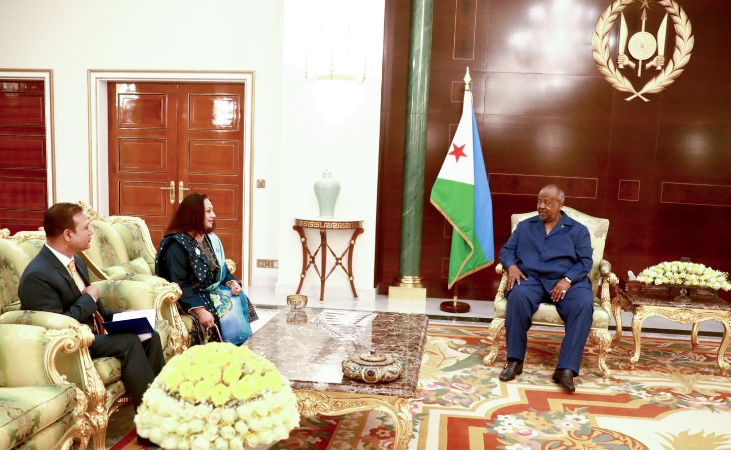 Madaxweynaha Jabuuti oo waraaqaha danjirnimo ka duddoomay lix safiir oo cusub