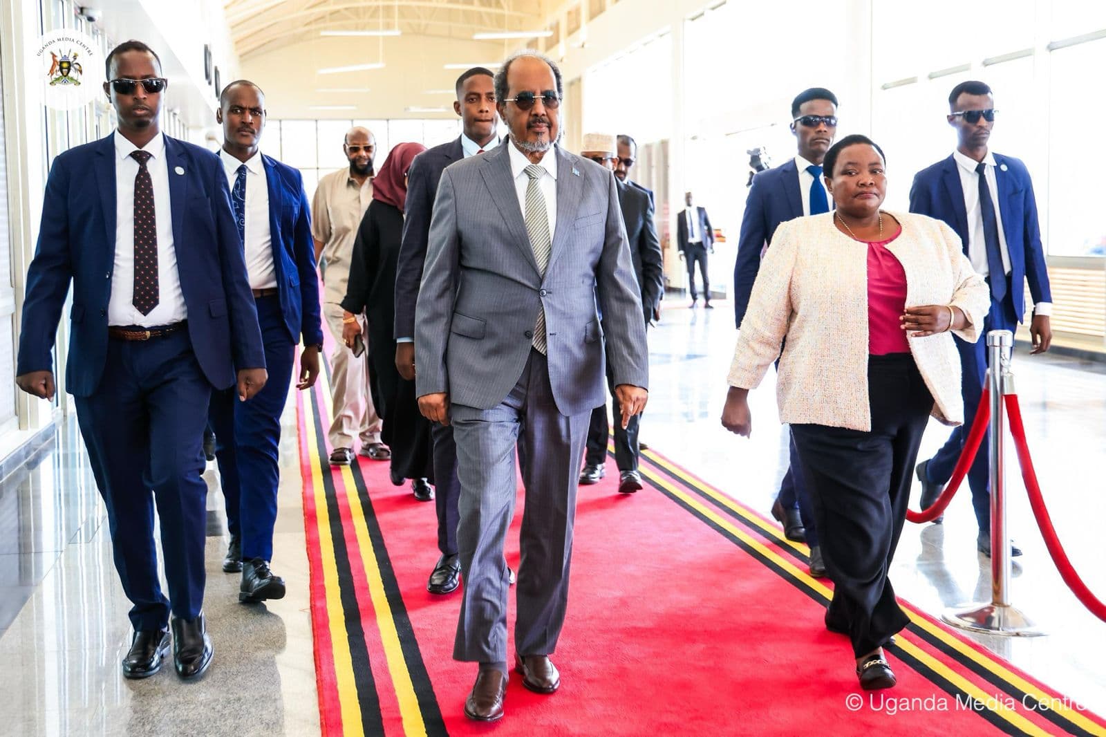 Madaxweyne Xasan oo gaaray Uganda si uu uga qeyb galo caleemo-saarka Museveni