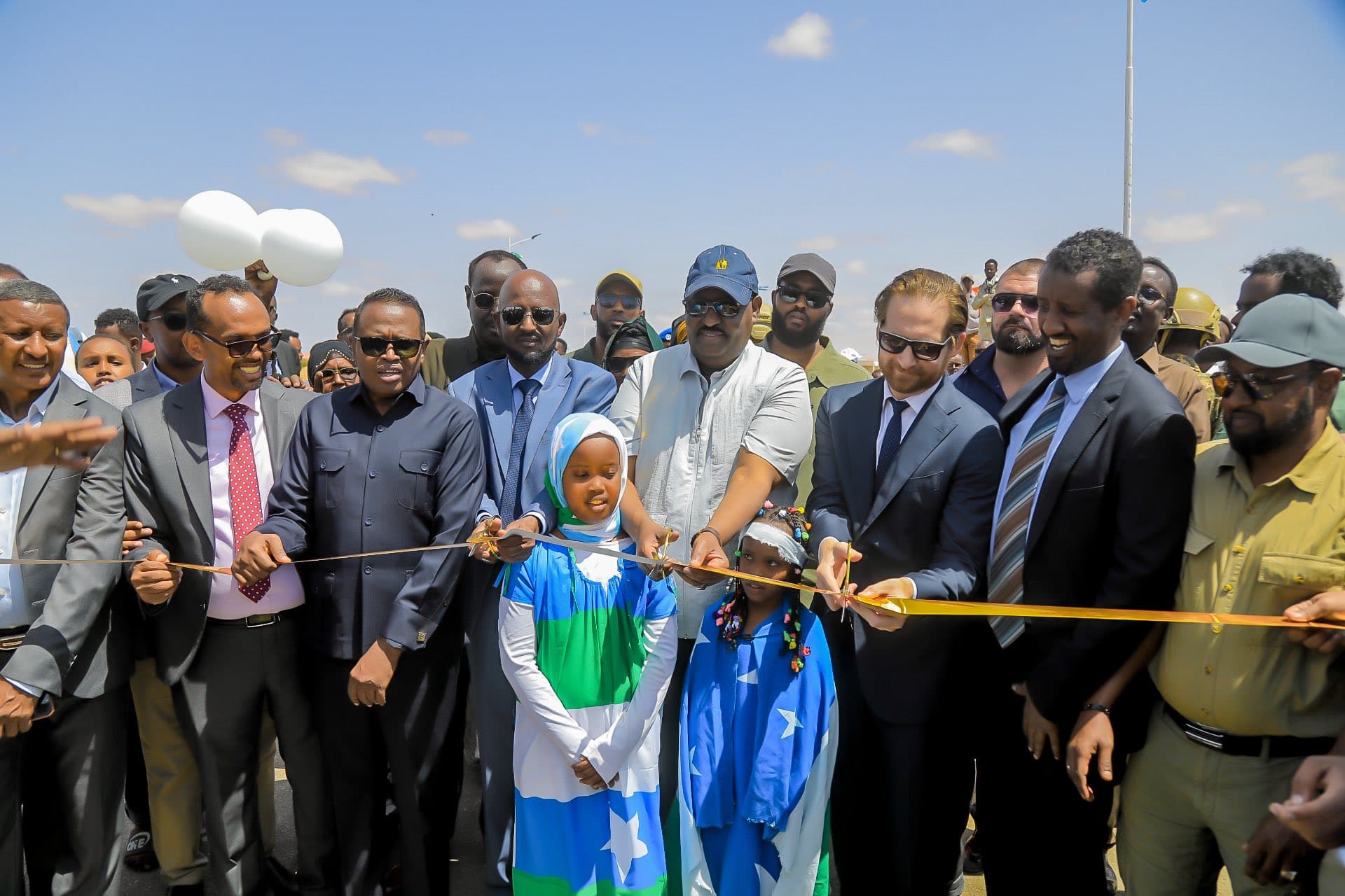 Madaxweynaha Deni oo Xarigga Ka Jaray Buundada Cusub ee Garoowe