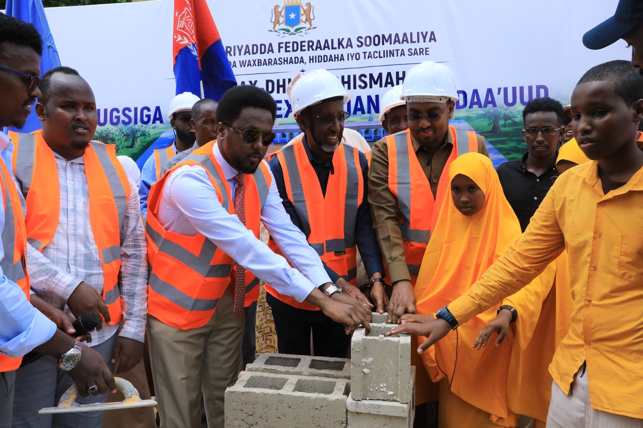 Dowladda oo dhagax-dhigtay iskuul qaadi kara arday ka badan 2000 