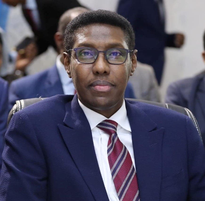 Talooyin ku socda Madaxweynaha, Baarlamaanka iyo Siyaasiyiinta