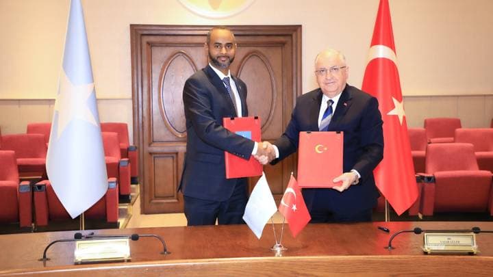 Wasiirka difaaca Soomaaliya: Taageerada Turkiga wax loo dhigi karo ma jiraan