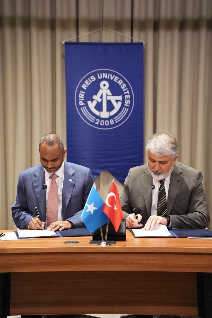 Soomaaliya iyo Turkiga oo kala saxiixday heshiisyo la xiriira tacliinta iyo sharciga baddaha