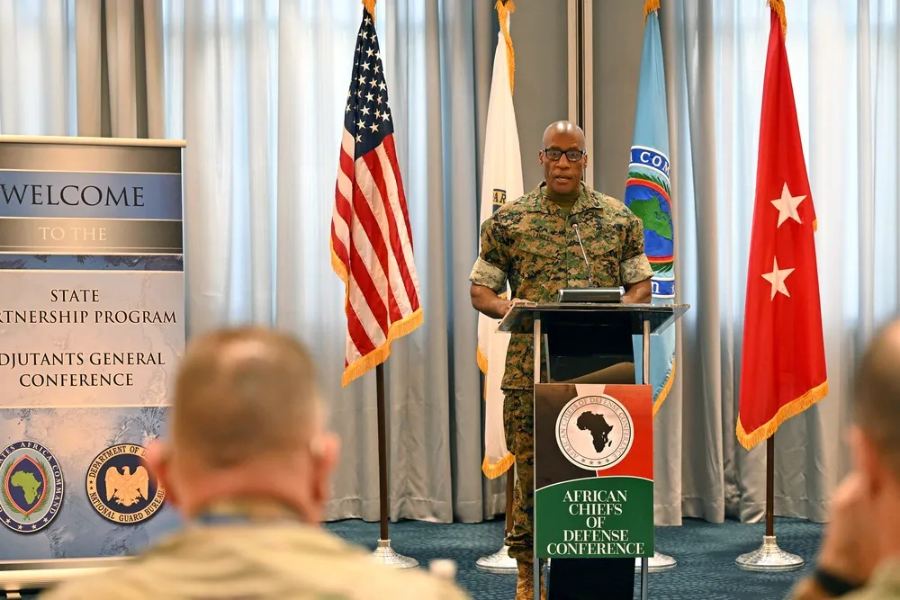 Mareykanka oo laba jibaaray duqeymaha Alshabaab iyo Daacish
