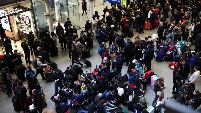Video: Hakad ku yimid tareenadii isaga gooshi jiray London iyo Paris