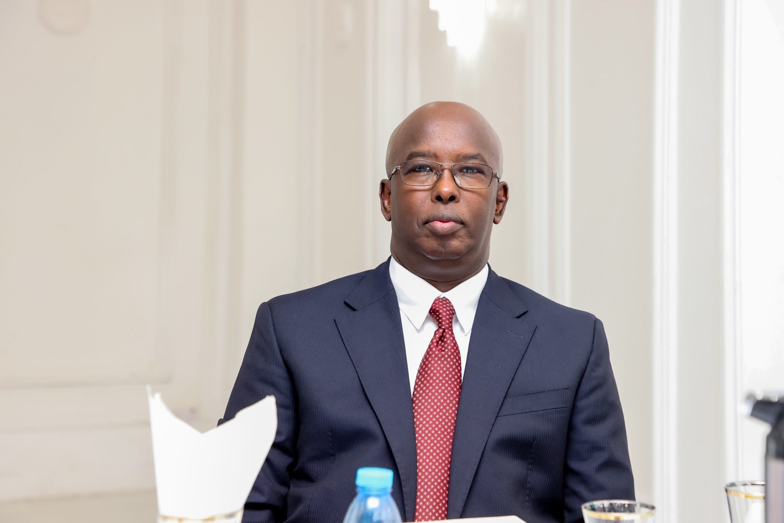 Duqa Muqdisho oo la xisaabtamaya shirkadaha dhisay wadooyinka burburay