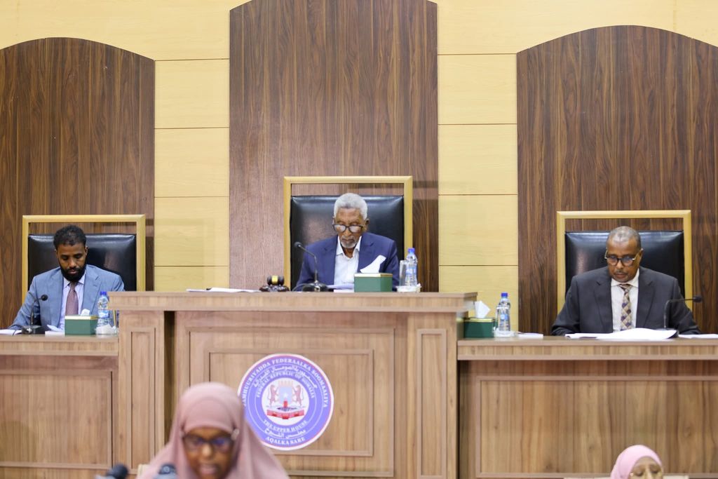 Aqalka Sare oo Ansixiyay Sharciga La-dagaallanka Burcad-badeedda