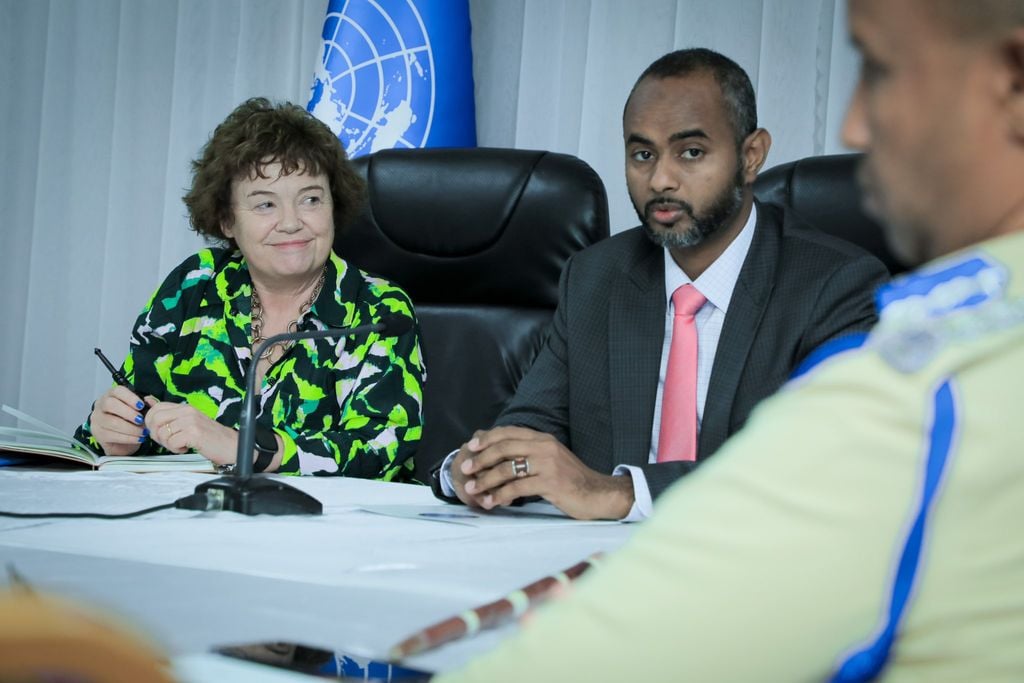 Soomaaliya iyo Q/Midoobay oo kawada hadlay ka hortagga askareynta carruurta