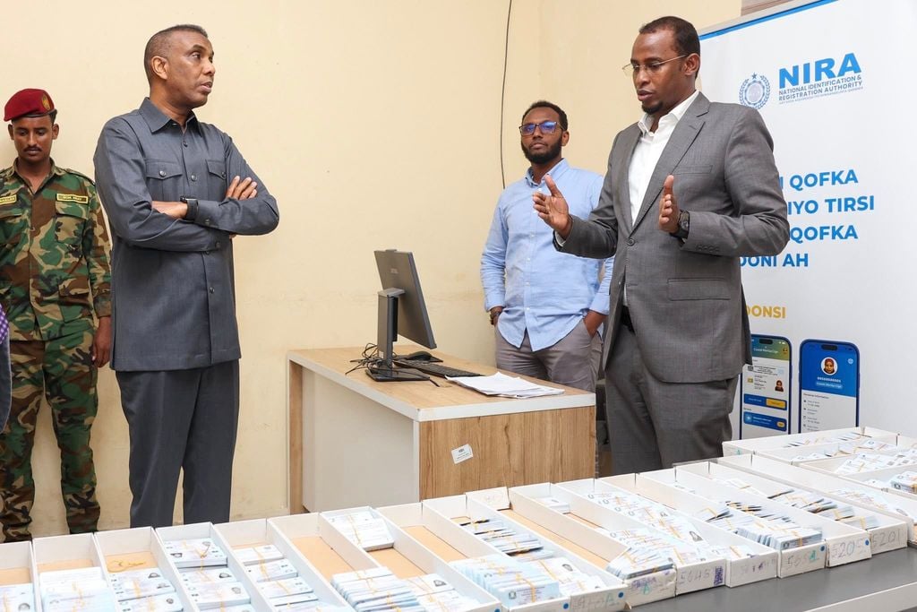 Xamse Cabdi Barre oo  amar ku  bixiyay in si degdeg ah wax looga qabto xarumaha Kaarka aqoonsiga