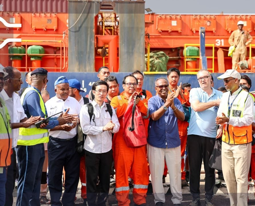 Jabuuti oo badbaadisay 22 badmareen oo lagu weeraray Badda Cas