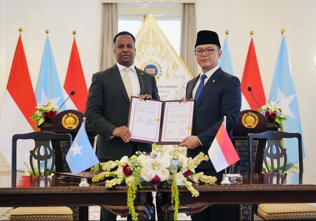 Soomaaliya, Indonesia oo iska dhaafay Fiisaha labda dhinac.