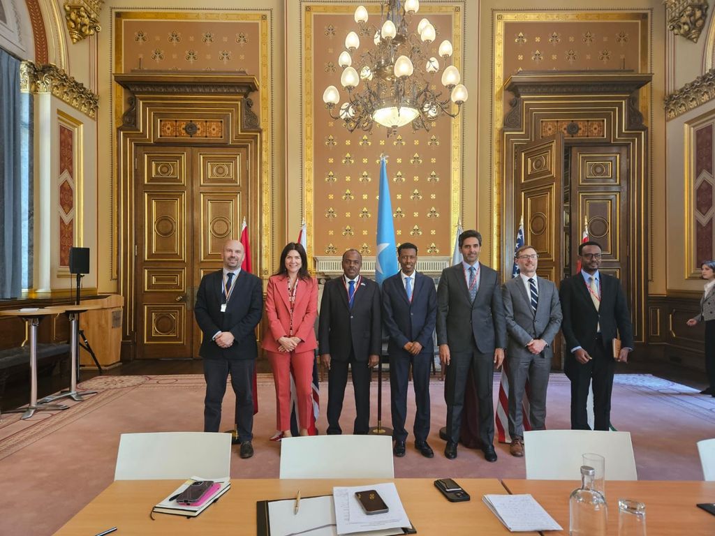 Soomaaliya iyo dowladaha ka caawiya amniga oo ku shiray London