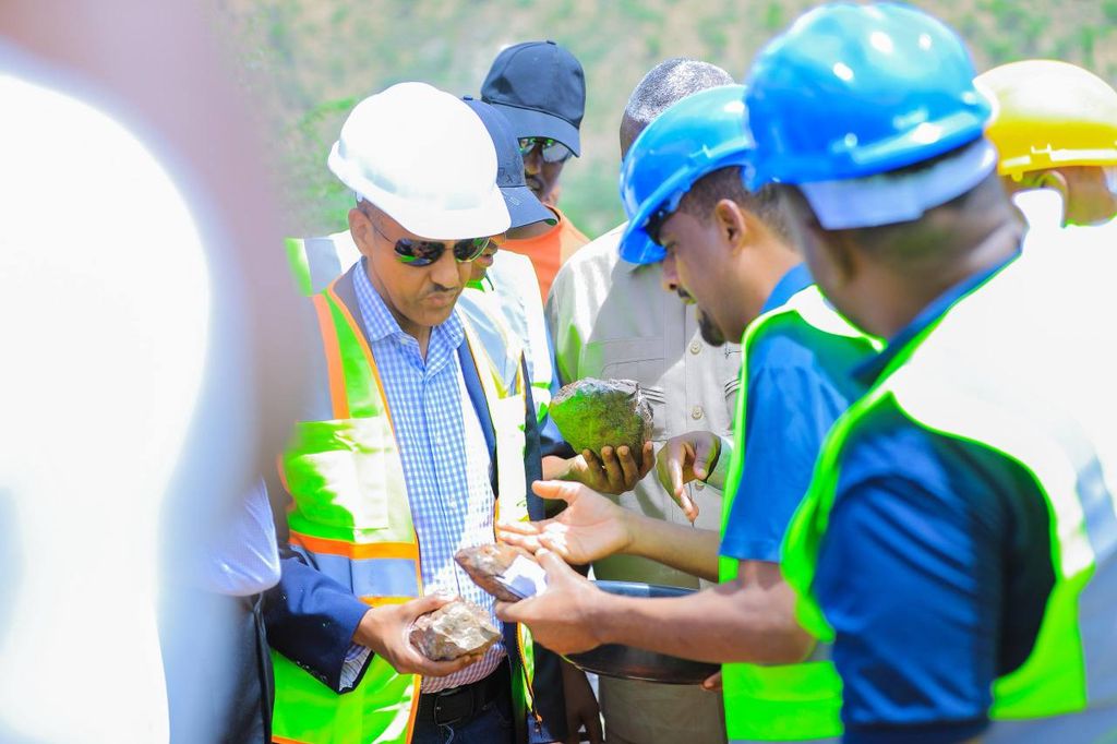 Madaxweyne Mustafe oo kormeeray iskaashatada dahabka ee Biin.
