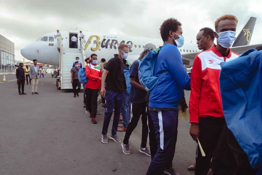 Soomaaliya oo Dib u Soo Celisay 184 Muhaajiriin Soomaaliyeed oo Ku Xayirnaa Liibiya