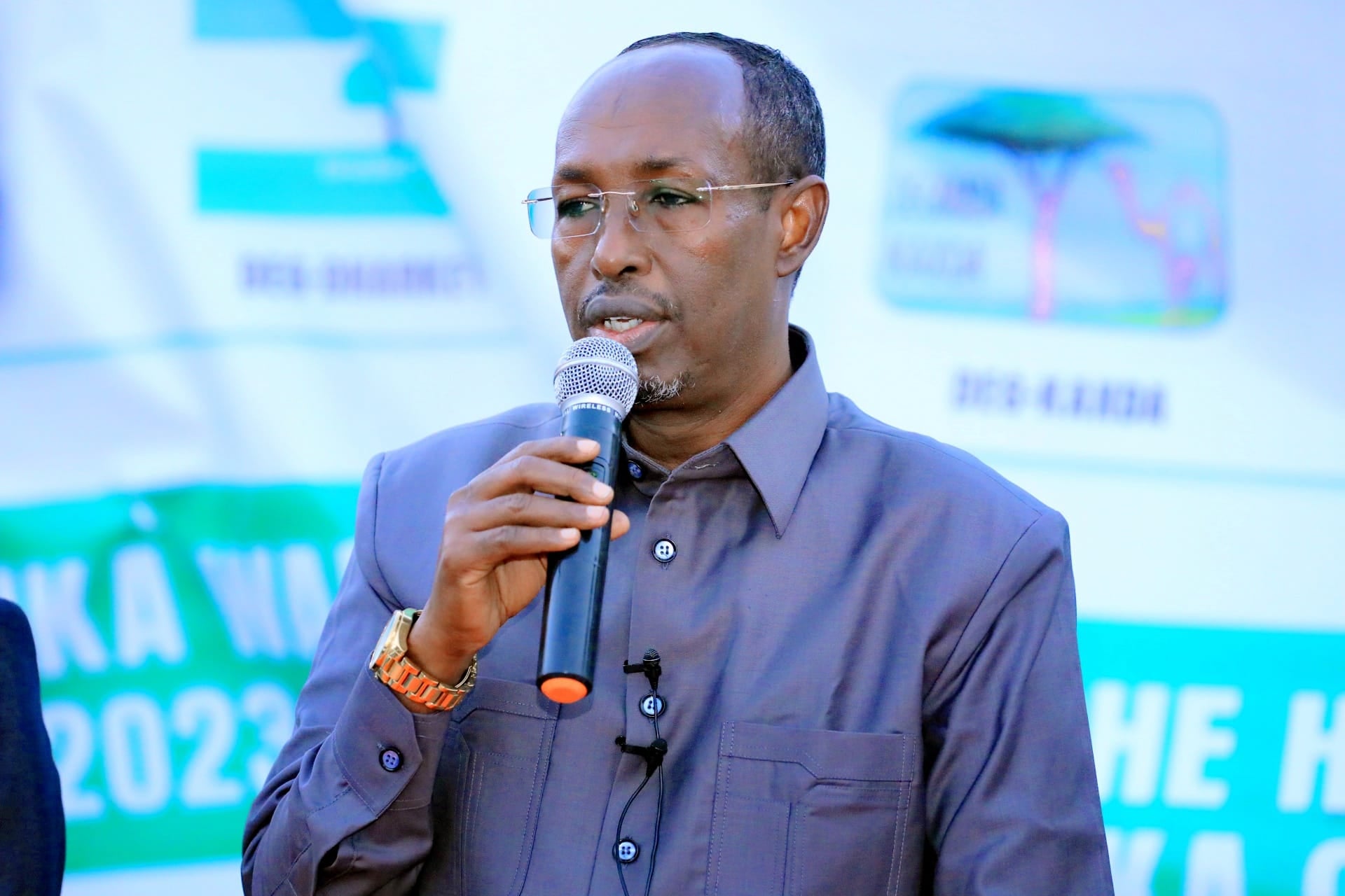 Guddoomiye Madaale oo diginin u diray dadka ka baqaya dagaalka Al-shabaab
