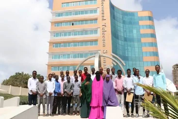 Imisa arday ayaa ka faa'iideysatay deeqaha waxbarasho ee Hormuud tan iyo 2019 ? 