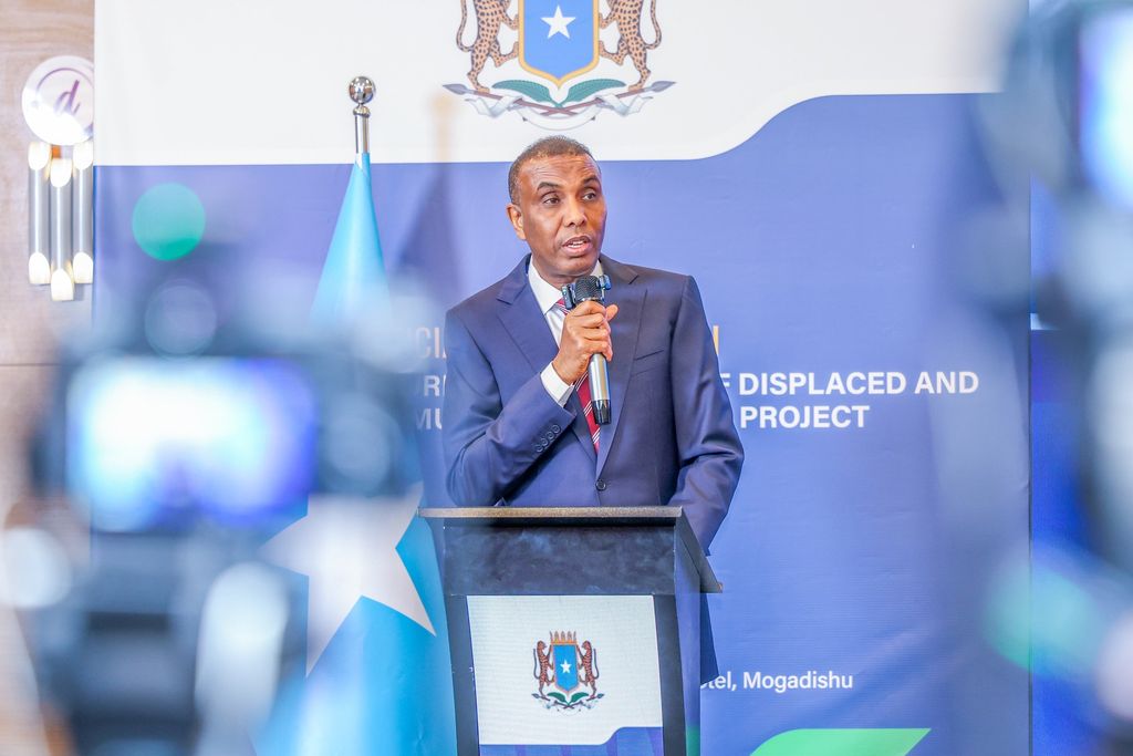 Yaa ka mas’uul ah xirnaanshaha garoonka Doolow: Federaalka mise Jubaland?