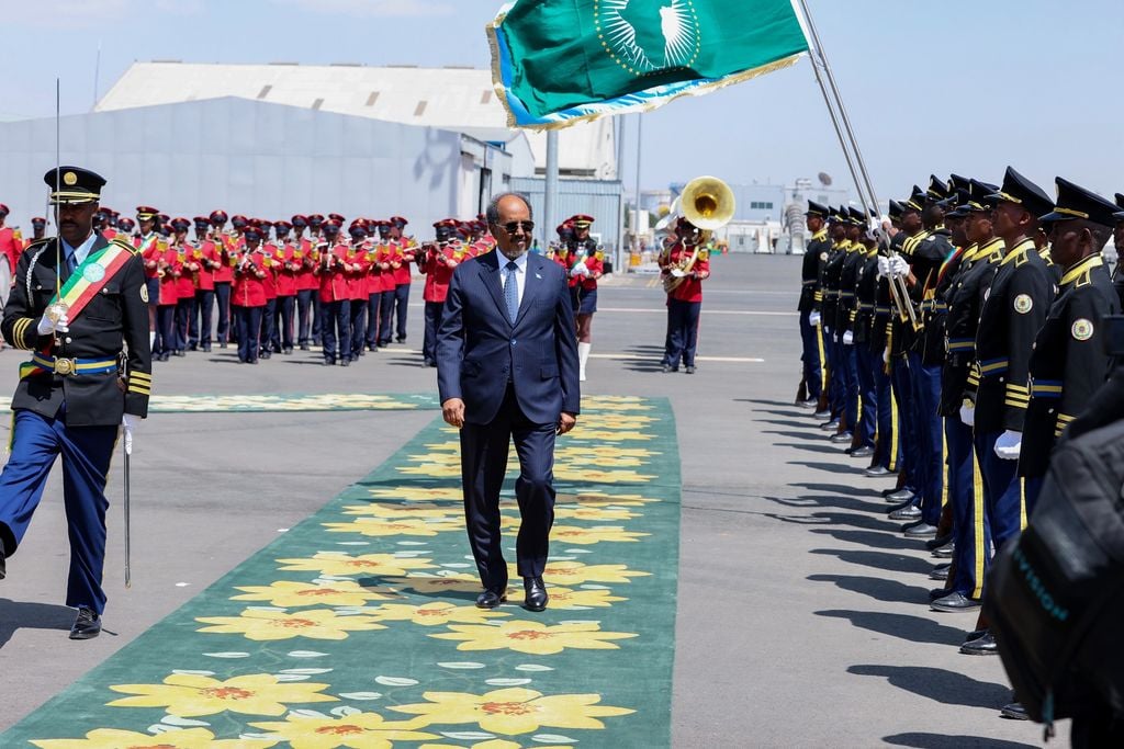 Madaxweyne Xasan oo ka degay Addis Ababa xilli la sugayay shirka wadatashiga 