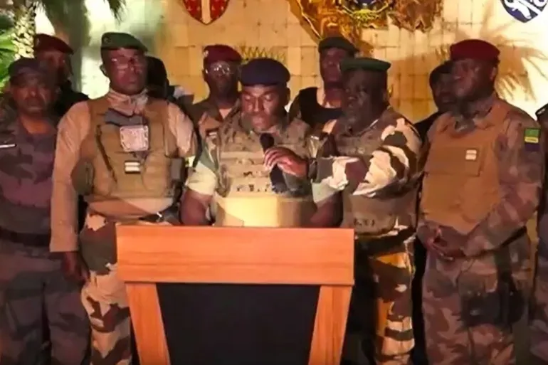 Meliteriga Gabon oo ku dhawaaqay inay xukunka la wareegeen