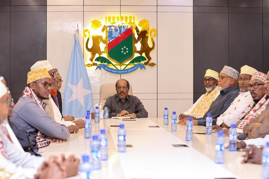 Madaxweyne Xasan oo raadinaya taageerada odayaasha K.Galbeed ee doorasho qof iyo cod ah