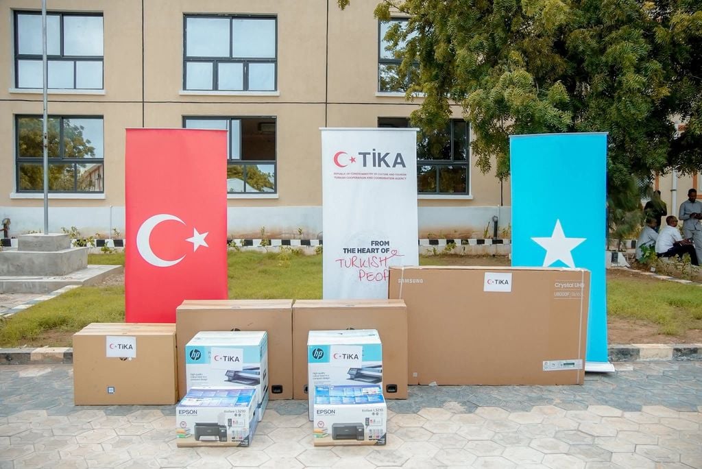 TIKA oo qalab casri ah ku wareejisay Wasaaradda Beeraha Soomaaliya