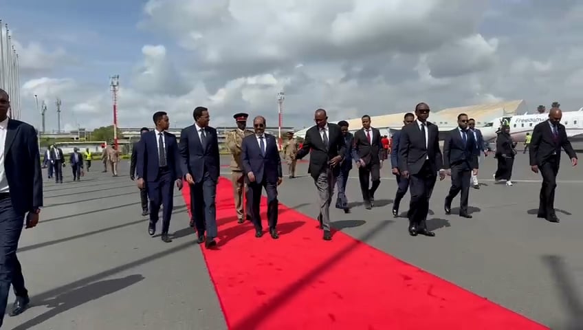 Madaxweyne Xasan oo ka qeyb galaya baroordiiqda Raila Odinga. 