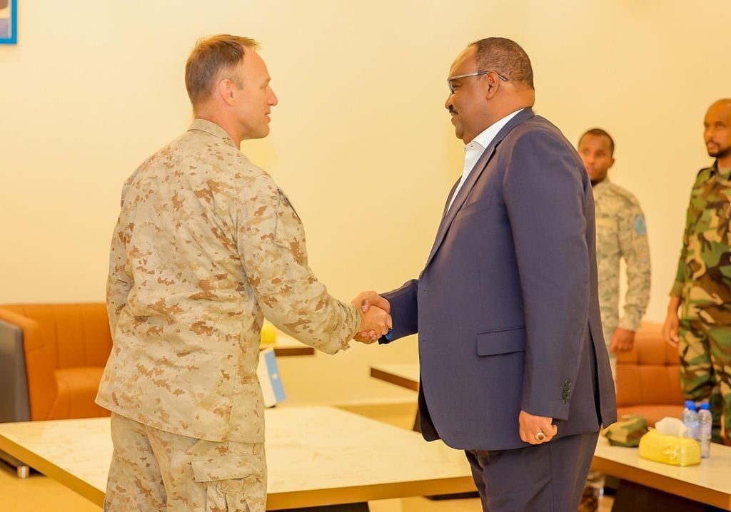 Madaxweynaha Puntland oo Qaabilay Taliyaha Hawlgalada Gaarka ah ee Maraykanka