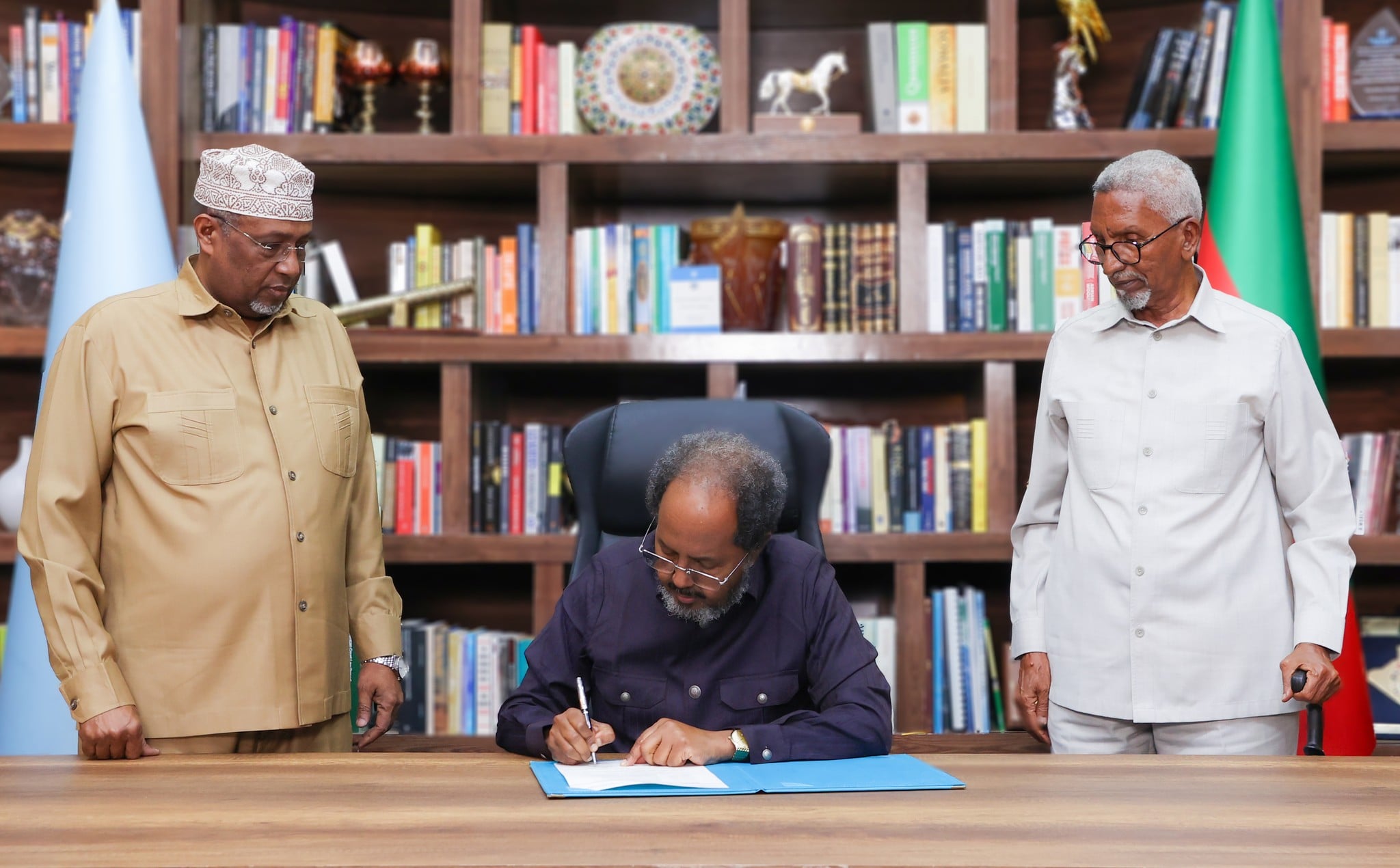 Xasan Sheekh oo saxiixay sharci burinya heshiiskii Itoobiya iyo Somaliland