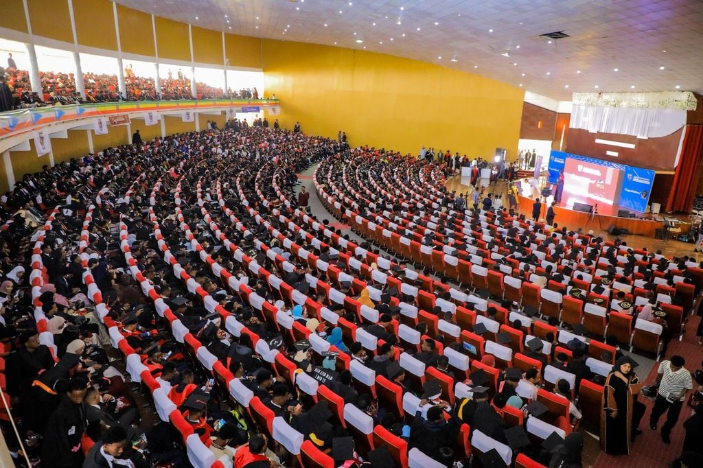 Xaflad Farxadeed oo Lagu Xusay Qalin-jabinta Ardayda Jaamacadaha DDS