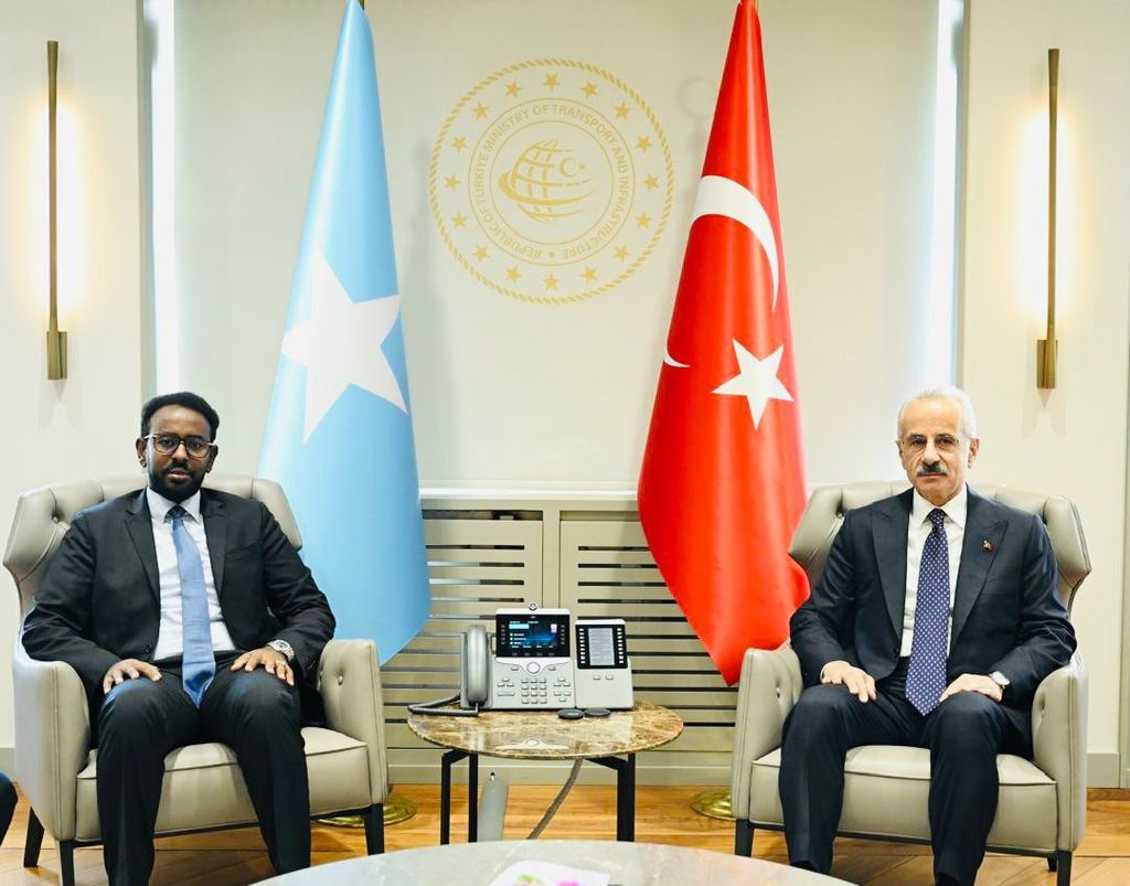 Soomaaliya iyo Turkiga oo ka wada hadlay kaabayaasha dhaqaalaha iyo guriyeynta
