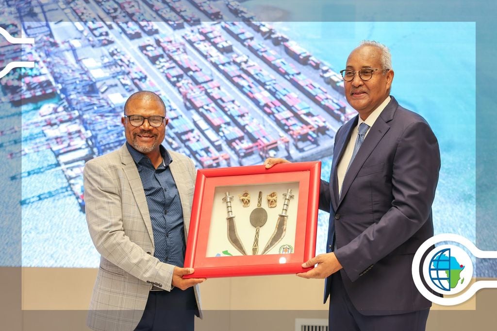 Jabuuti iyo Namiibiya oo wadaagaya khibradaha Dekedaha casriga ah