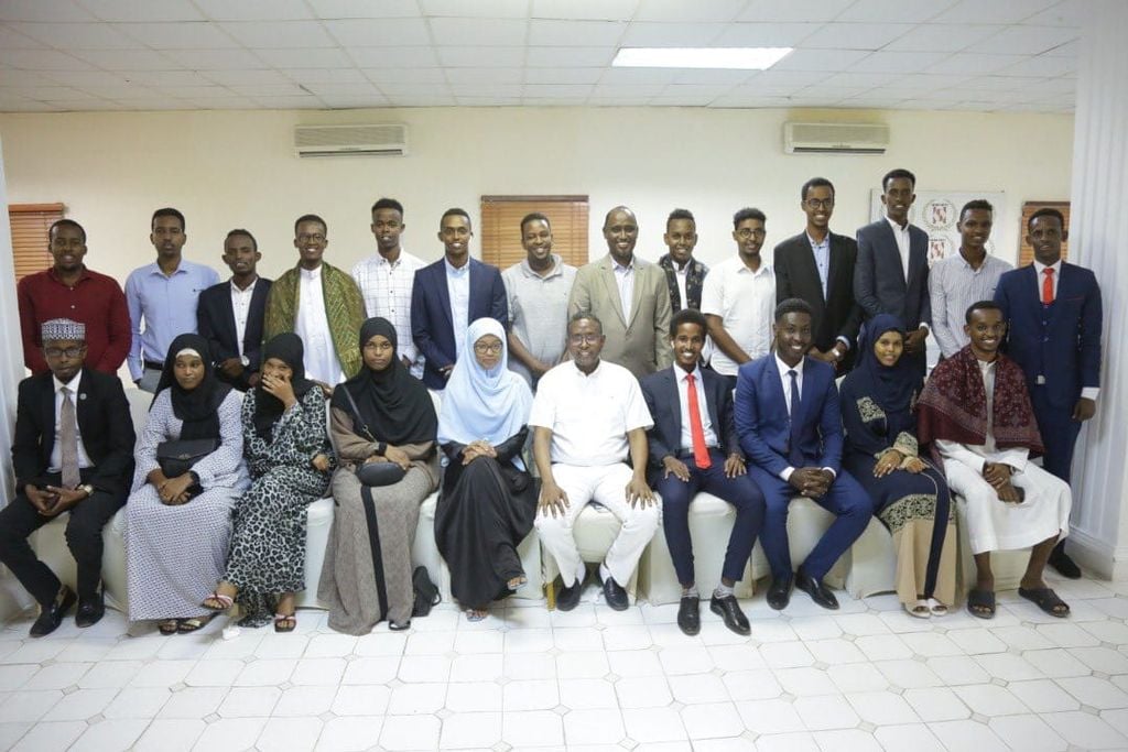 Jaamacadda Simad oo Afurkii Sanadlaha u Bedeshay in lagu kaalmeeyo Dadka Abaaraha Saameeyeen.