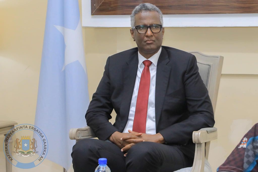 Muxuu Cabdiraxmaan Cabdishakuur ku eedeey dowladda dhexe iyo Puntland?