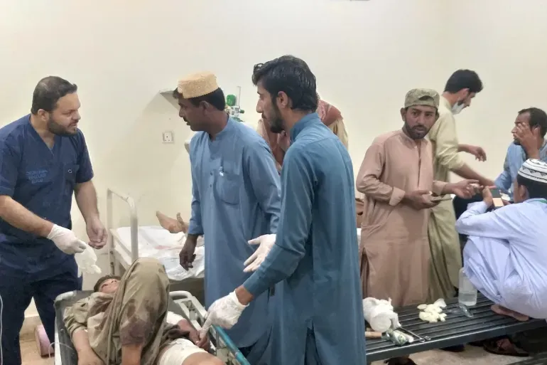 Pakistan: In ka badan 20 qof oo ku dhimatay qarax lala beegsaday xero ciidan