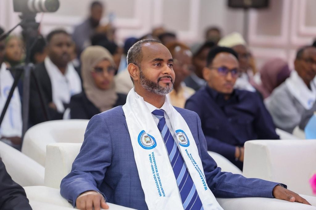 Wasiirka Dekedaha Soomaaliya oo ka jawaabay hadallada safiirkii hore ee Turkiga