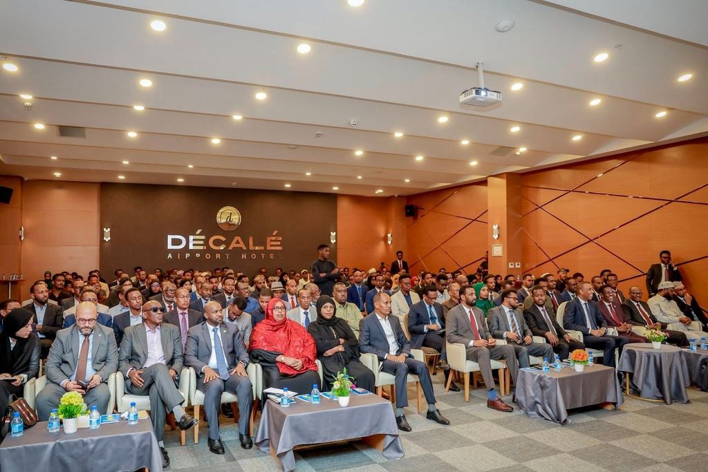 Daahfurka Siyaasadda Darajooyinka iyo Mushaaraadka Shaqaalaha Rayidka ah