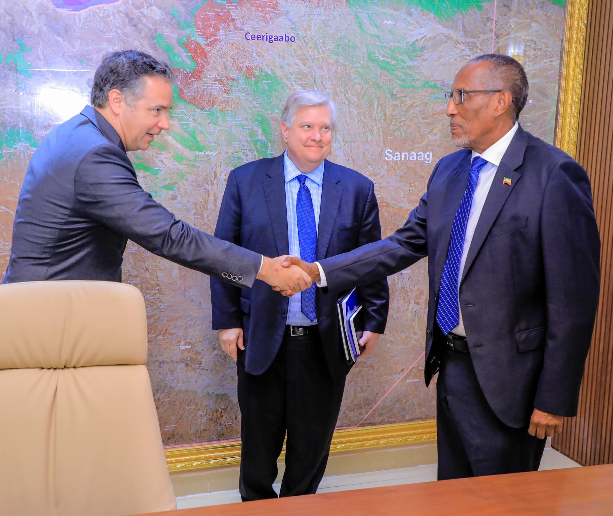 Biixi oo safiirka Mareykanka u sheegay inaan dib loo dhigi doonin doorashada