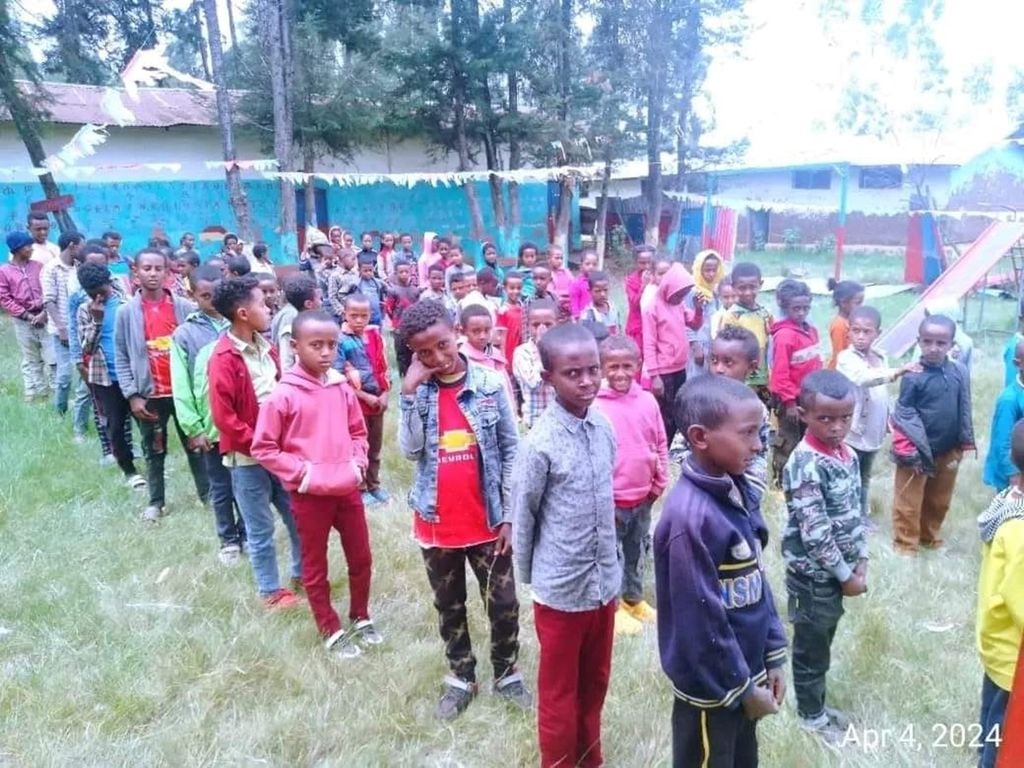 Waxbarashada gobolka Amxaarada oo dib loo furay 6 bilood kadib