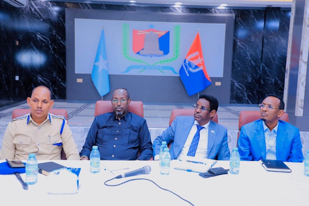 Yaa iska leh mas'uuliyadda amniga caasimadda?