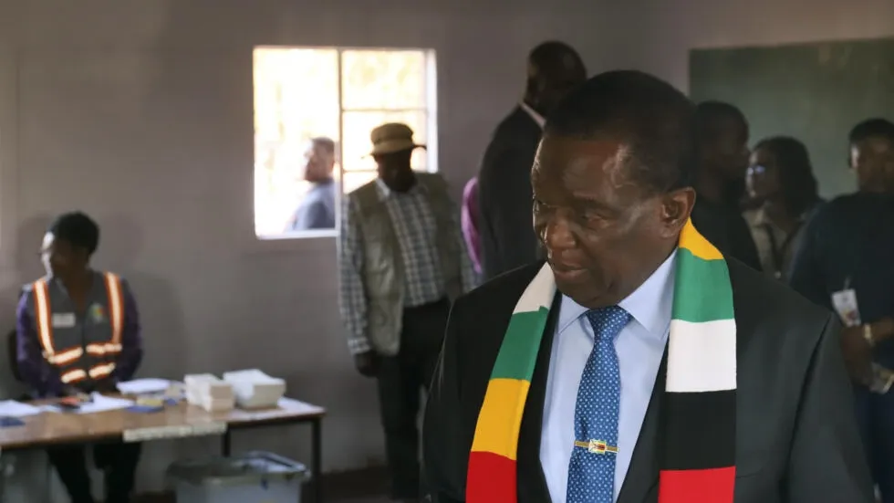 Madaxweynaha Zimbabwe oo ku guuleystay doorasho muran dhalisay