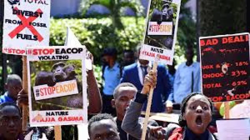 Uganda oo xirtay 21 qof oo ka mudaaharaadayay mashruuca shidaalka