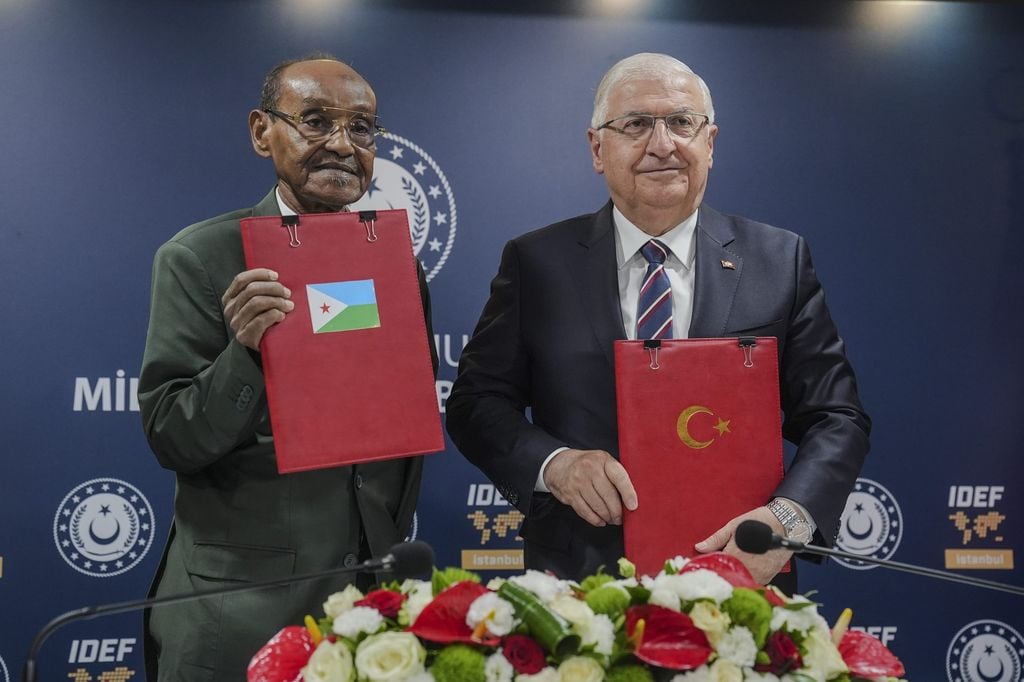 Turkiga iyo Jabuuti oo wada Saxiixay Heshiis Iskaashi Milatari ah.