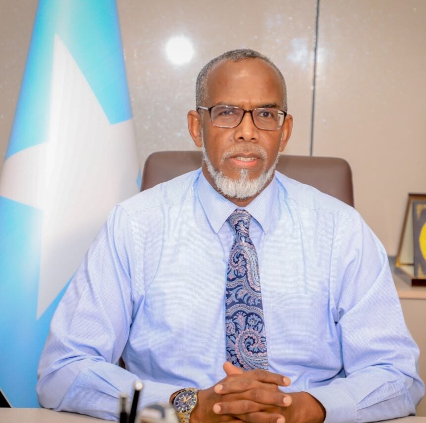 Shaqaalaha Dekedda Muqdisho oo loo tababaray xiriirka dadka maqalka la'