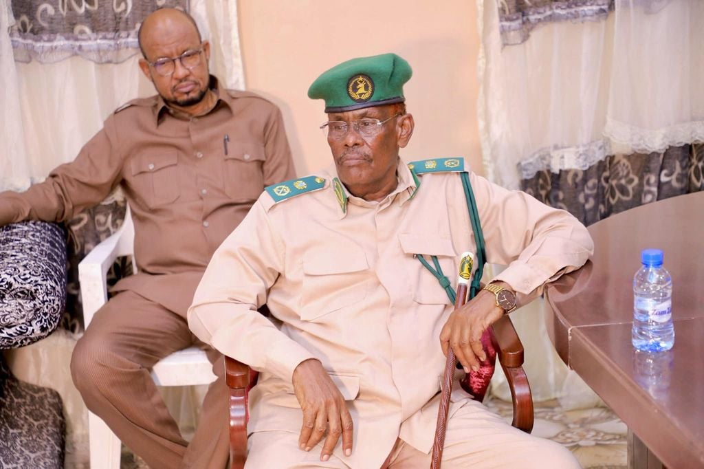 Taliska Asluubta: Askar Ka Carartay Furimaha ayaa Iibinaya Qoryahooda