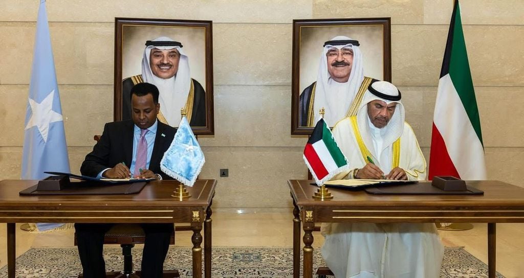 Soomaaliya iyo Kuwait oo Kala Saxiixday Heshiis Diblumaasiyadeed